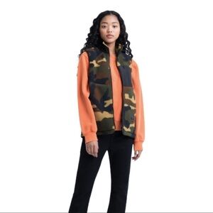 Herschel Camo Sherpa Vest Size M
